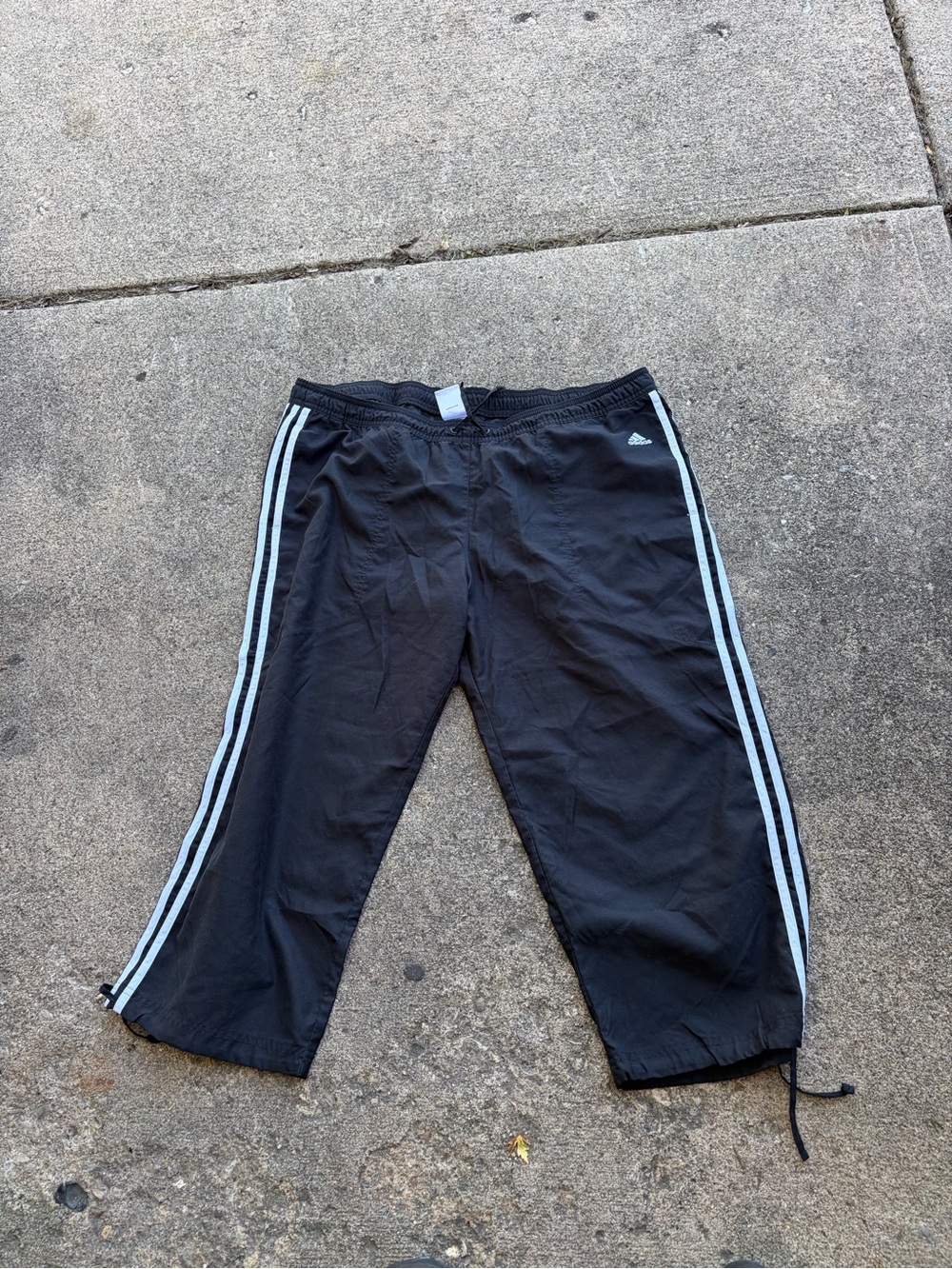 Adidas Pants Womens XL Black 3-Stripe Crop Track Elastic Waist Pockets Athletic